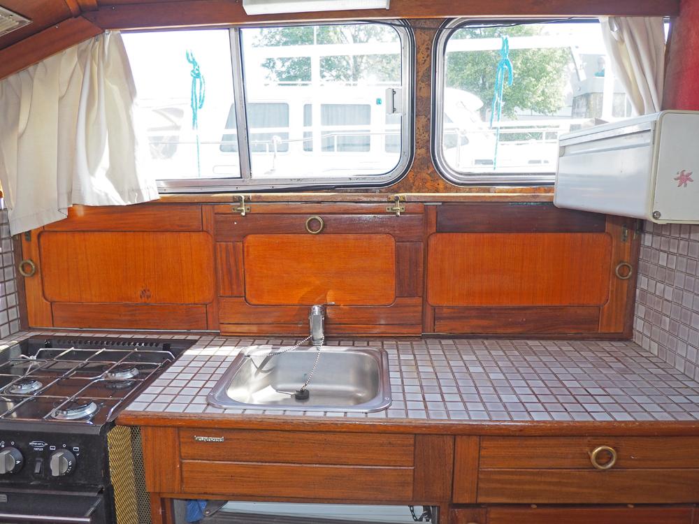 Cabin en avant, H&eacute;bergements